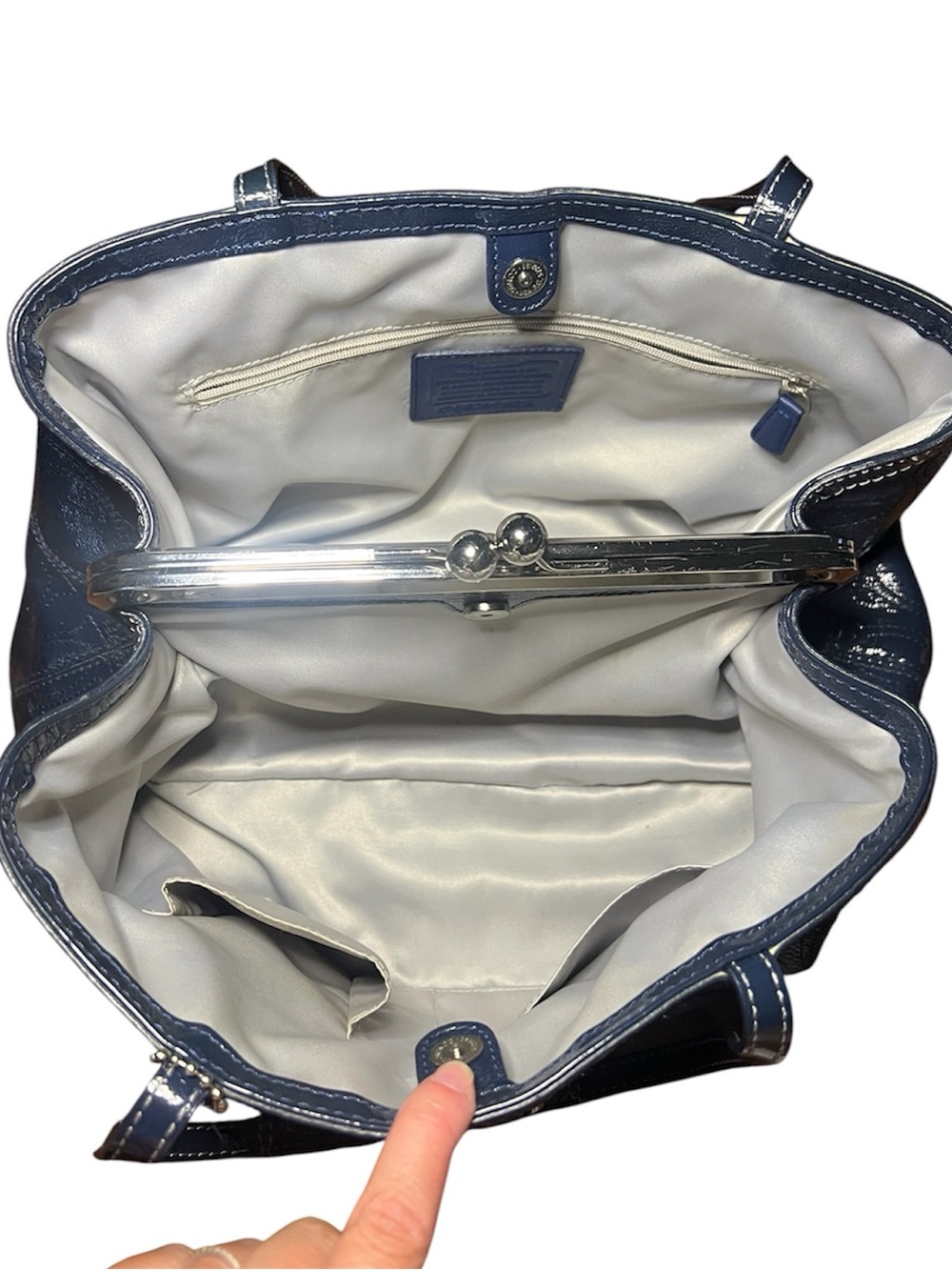 Coach - Signature stitched patent leather kiss lock shoulder bag, Navy Blue - Picture 4 of 6